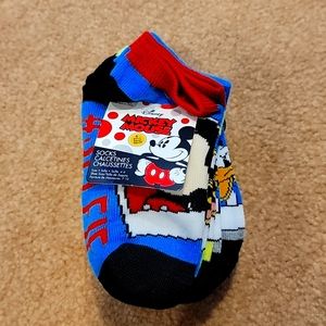 6 pack Mickey socks, size 7-10.